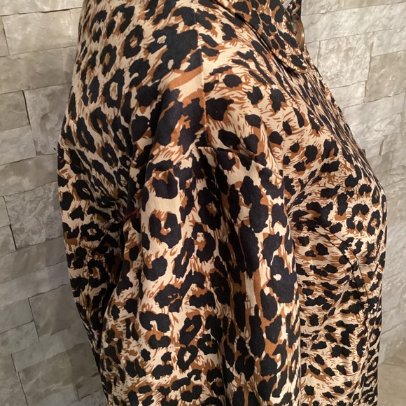 Leopard Print Trench or Car Coat with Pink Lining - Picture 5 of 10